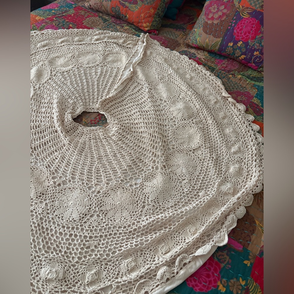 48in vintage macrame lined Christmas tree skirt